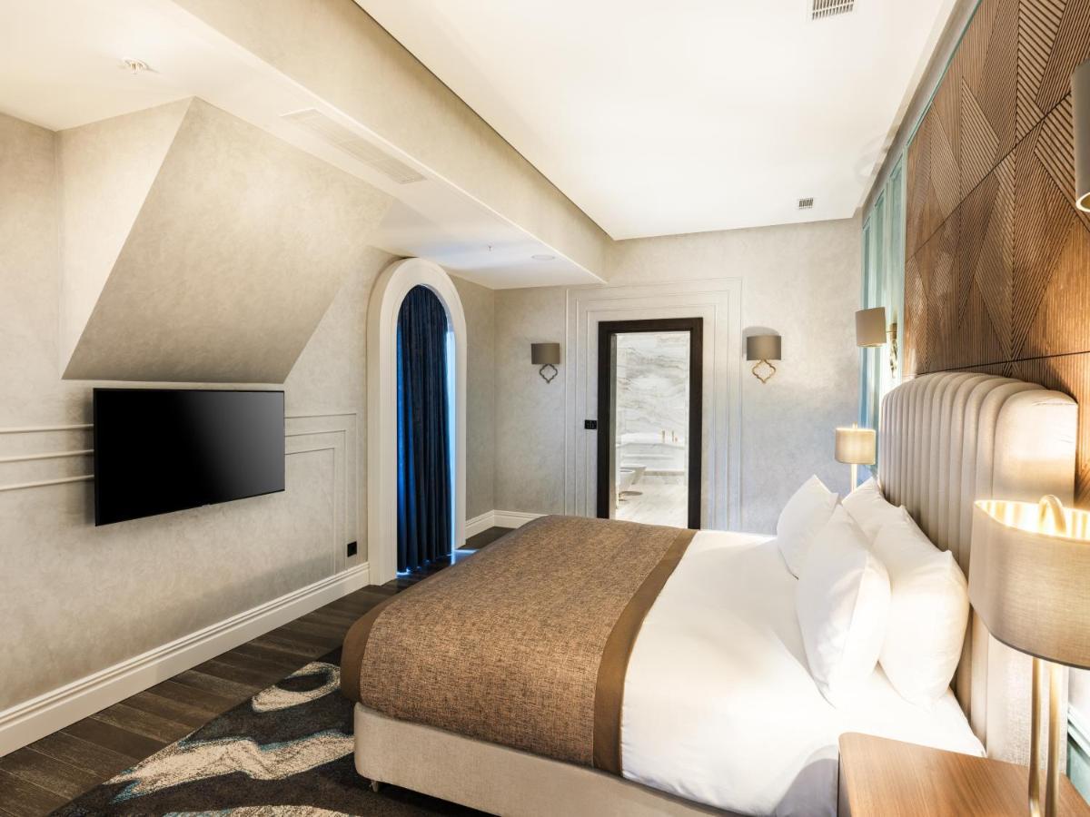 Hotel Intercontinental Baku By Ihg Extérieur photo A bedroom at the hotel