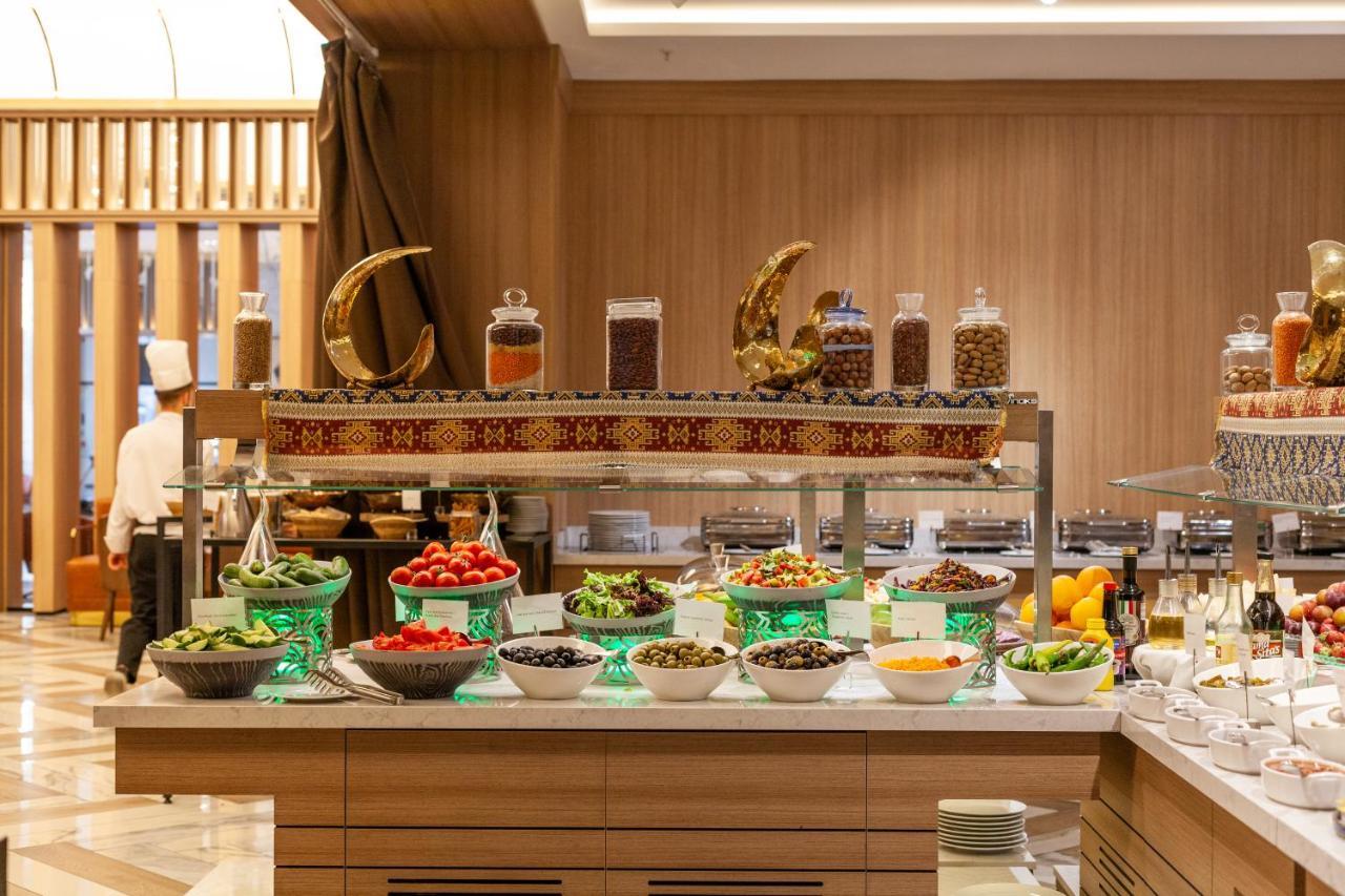 Hotel Intercontinental Baku By Ihg Extérieur photo A buffet at a hotel